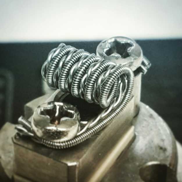 Процесс натяжки ремня генератора