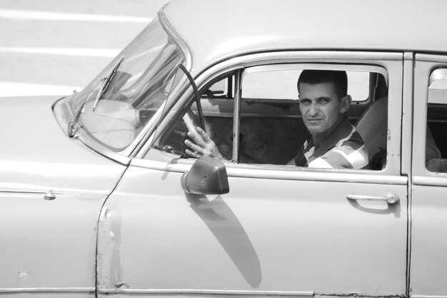 Износ или поломка клапанов и поршней