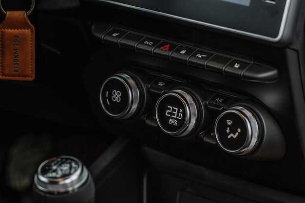 Распиновка приборной панели Mazda Demio DW3W
